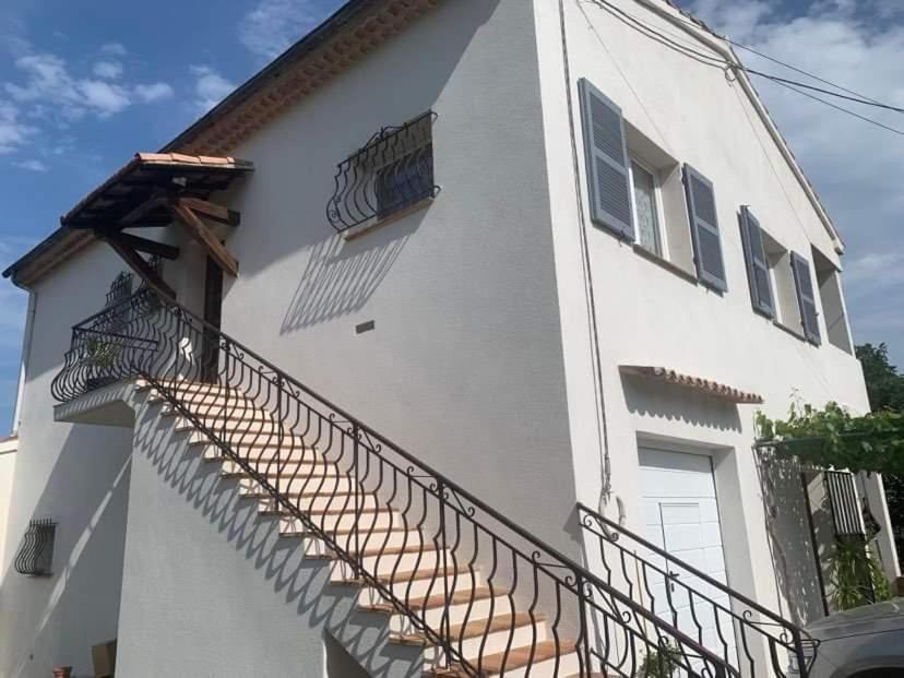 Appartement indépendant dans villa, entre Fréjus et StRaphaël Esterno foto